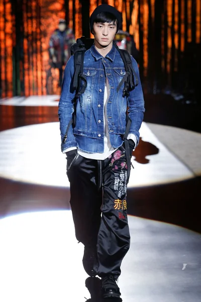 Look 10